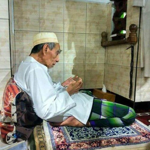 Ijazah dari KH Maimoen Zubair Agar Mendapat Banyak Rizki Ijazah dari KH Maimoen Zubair Agar Mendapat Banyak Rizki