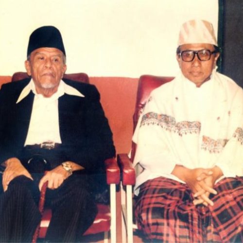Kisah Abah Anom Bimbing Buya Hamka Saat Detik-detik Wafatnya