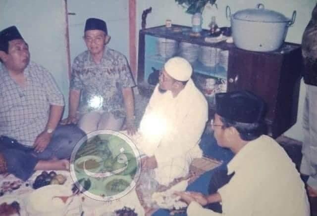 Kisah Gus Dur Jalankan Amanah Mbah Liem Kunjungi Kiai Muhtadi Langring