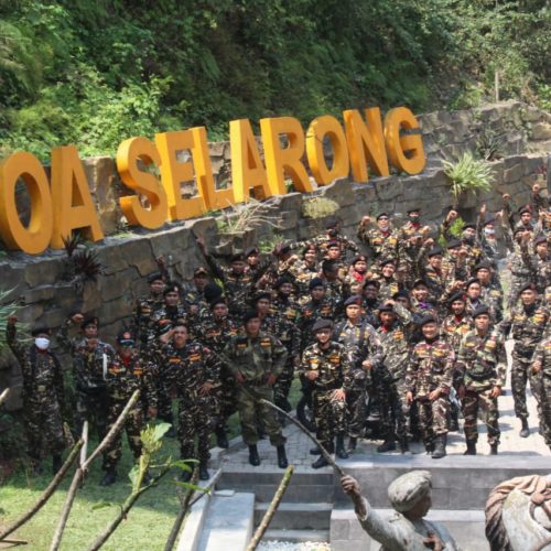 Bakti Sosial Alumni Susbalan Banser VII DIY di Goa Selarong Bakti Sosial Alumni Susbalan Banser VII DIY di Goa Selarong