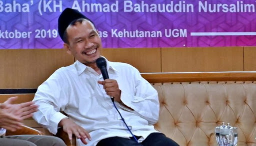 Humor: Gus Baha Kalah Debat dengan Orang Awam