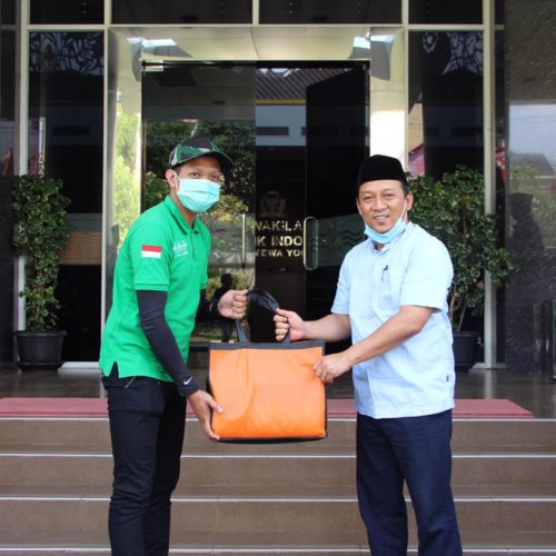 Gus Hilmy Serahkan Bantuan untuk Crew Ambulance NU Se-DIY Gus Hilmy Serahkan Bantuan untuk Crew Ambulance NU Se-DIY