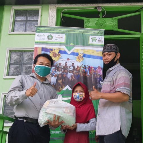 PW Lazisnu DIY Bagikan Paket Sembako Untuk Santri Difabel PW Lazisnu DIY Bagikan Paket Sembako Untuk Santri Difabel