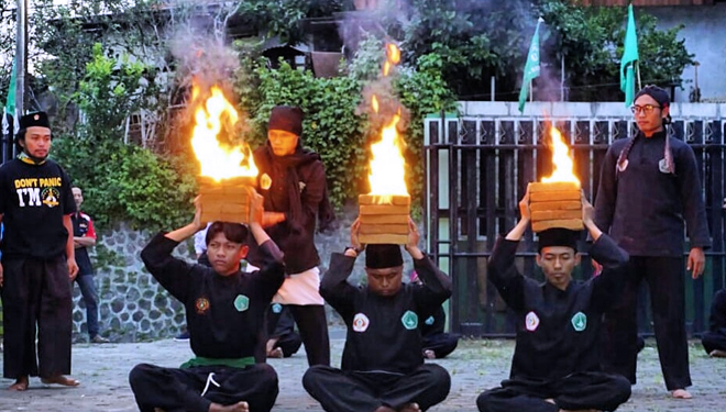 Rahasia Sholawat Kunci Ilmu Penatas dan Ilmu Hikmah