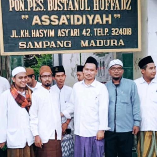 Cara Gus Baha Hormati Gurunya di Sampang Madura