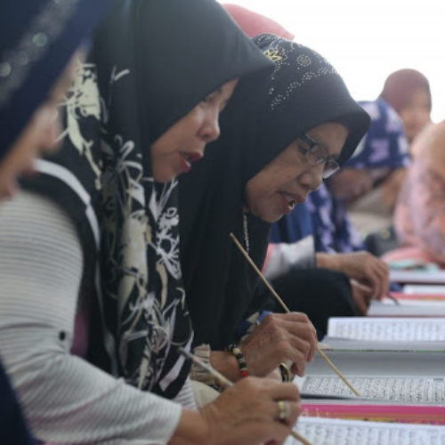 Unik Warga Aceh Jaya tak Pakai Masker Dihukum Baca Al Qur'an