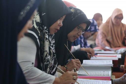 Unik Warga Aceh Jaya tak Pakai Masker Dihukum Baca Al Qur'an