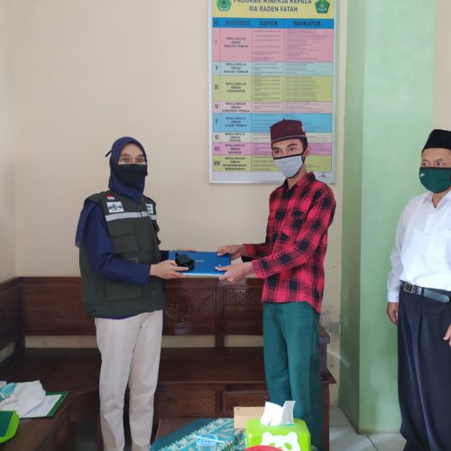 LAZISNU DIY Tasarufkan Laptop dan HP untuk Pelajar