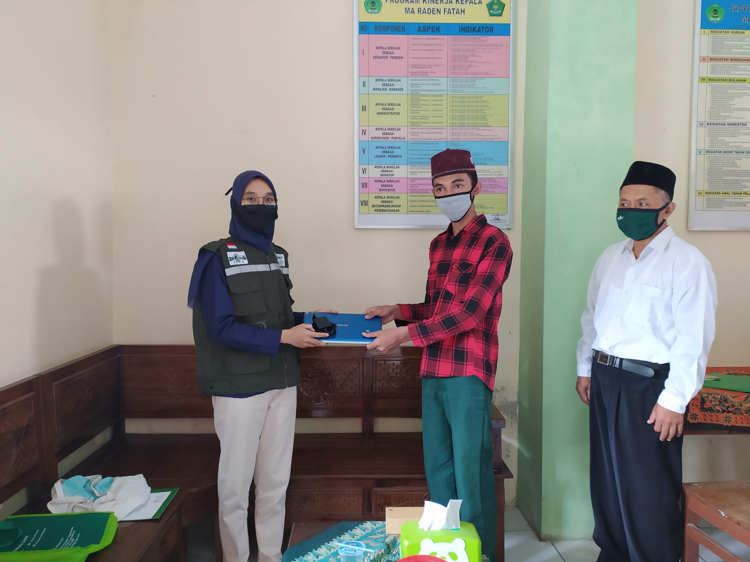 LAZISNU DIY Tasarufkan Laptop dan HP untuk Pelajar