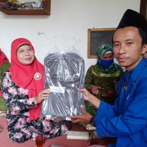 Bersama STEBI Al Muhsin, LAZISNU DIY Distribusikan Tas Sekolah dan Masker Bersama STEBI Al Muhsin, LAZISNU DIY Distribusikan Tas Sekolah dan Masker
