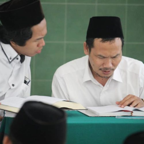 Kisah Jadzabnya Gus Baha dan Jimat Kiai Nursalim