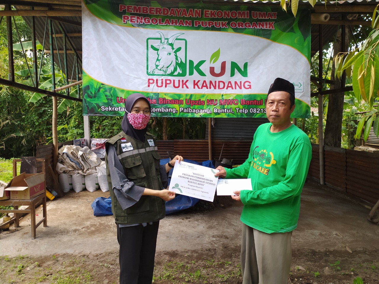 LAZISNU DIY Salurkan Bantuan UMKM Pengolahan Pupuk Kandang