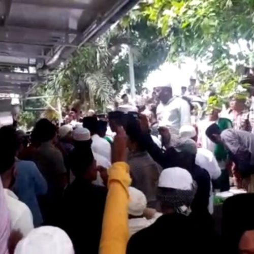 Mengapa Mereka Mendatangi Rumah Ibu Mahfud MD?