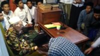 Awalnya Ragukan Kealiman Mbah Moen, Akhirnya Jadi Takjub