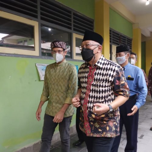 Mendikbud Nadiem Makarim Kunjungi SMA Ma'arif NU Kota Yogyakarta Mendikbud Nadiem Makarim Kunjungi SMA Ma'arif NU Kota Yogyakarta