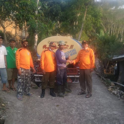 Banser Pundong Kirim Air Bersih Ke Dusun Surotopo