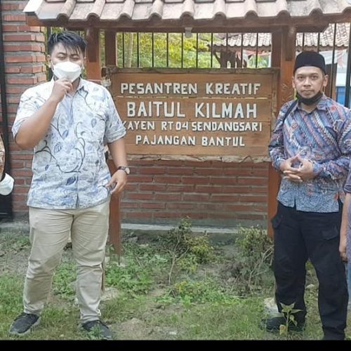 Cara Mengkultuskan Kitab Kuning