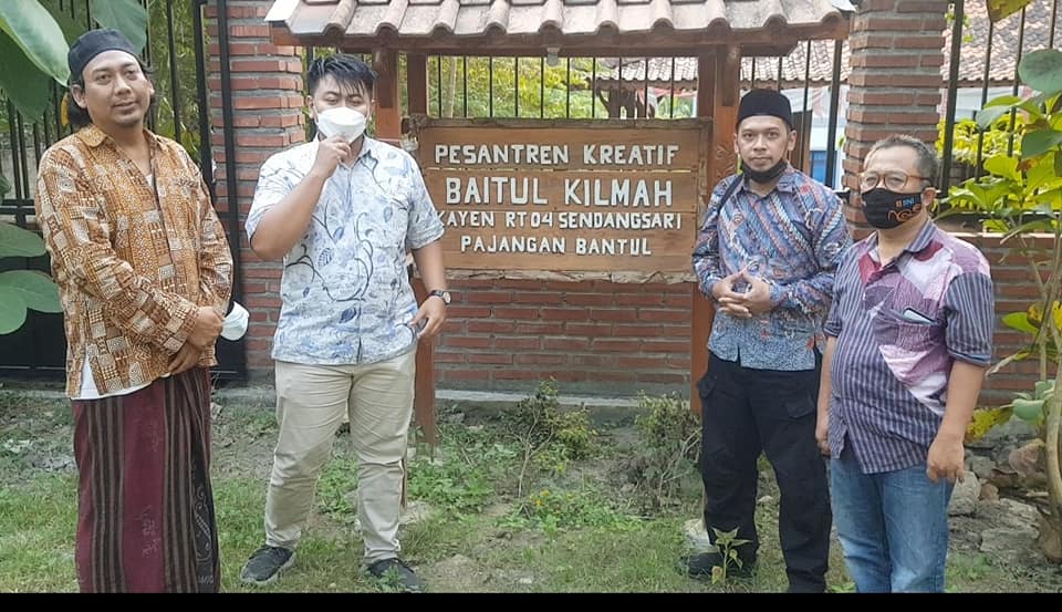 Cara Mengkultuskan Kitab Kuning