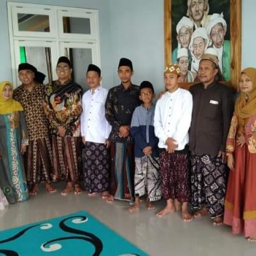 7 Kiat Sukses KH. Junaidi Hidayat dalam Membangun Pendidikan 7 Kiat Sukses KH. Junaidi Hidayat dalam Membangun Pendidikan