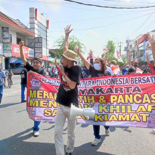 TOLAK KHILAFAH ! BEM PTNU SE-Nusantara turut bentangkan bendera merah putih terpanjang di Yogyakarta