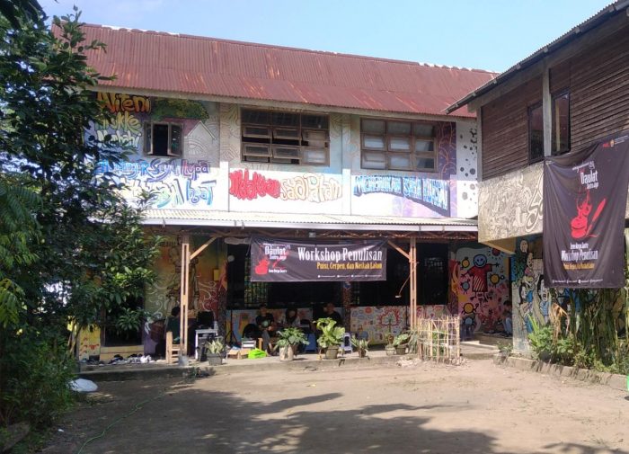 Mendokumentasikan Zaman lewat Puisi oleh Anes Prasetya (Sastrawan).