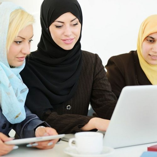 Bolehkah Perempuan Bekerja? Menjawab Anggapan Perempuan Adalah Konco Wingking Bolehkah Perempuan Bekerja? Menjawab Anggapan Perempuan Adalah Konco Wingking