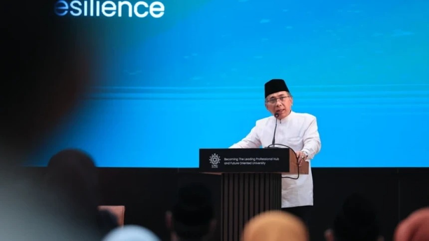 Gus Yahya saat memberikan pidato kunci pada Zayed Award Seminar di UNU Yogyakarta pada Kamis (12/12/2024). (Foto: dok. istimewa/TVNU/Miftah)