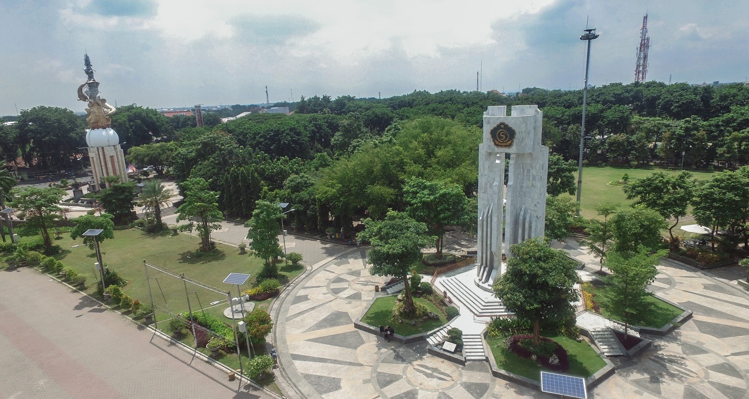 Alun Alun Sidoarjo (Sumber: WIkipedia)