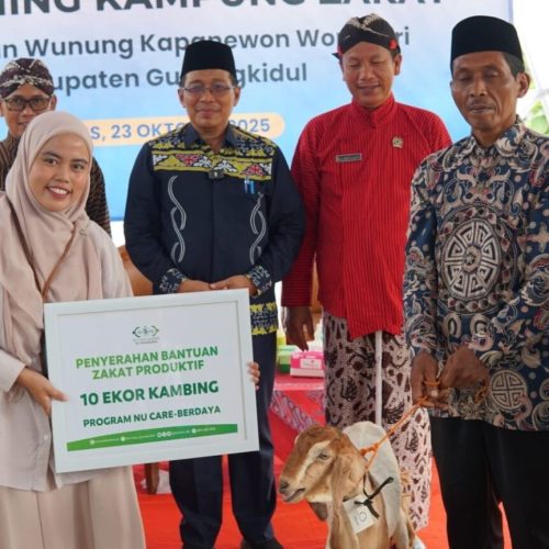 Foto2 Penyerahan simbolis hewan ternak produktif